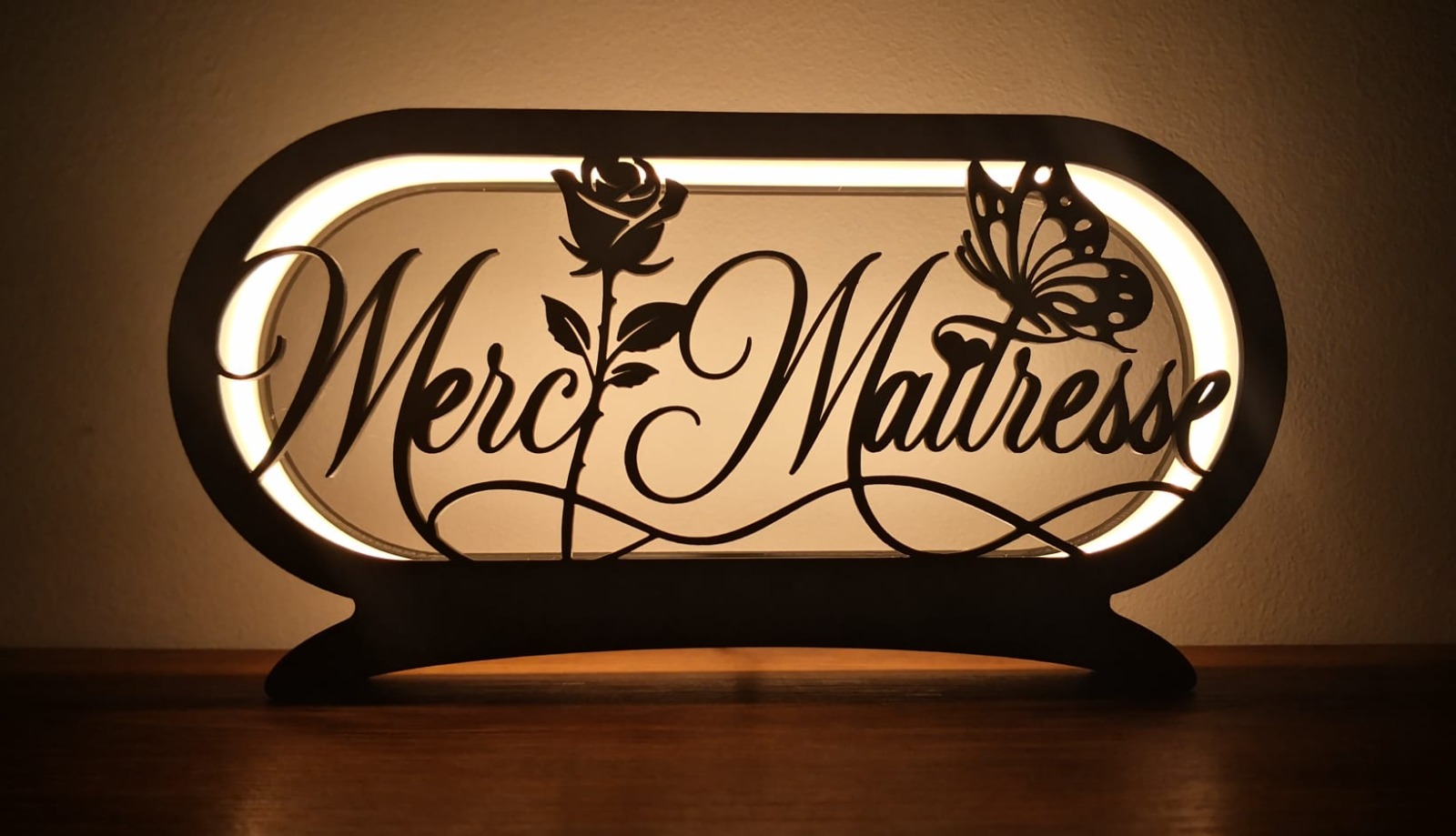 Lampe décorative "Merci Maitresse" – Image 5